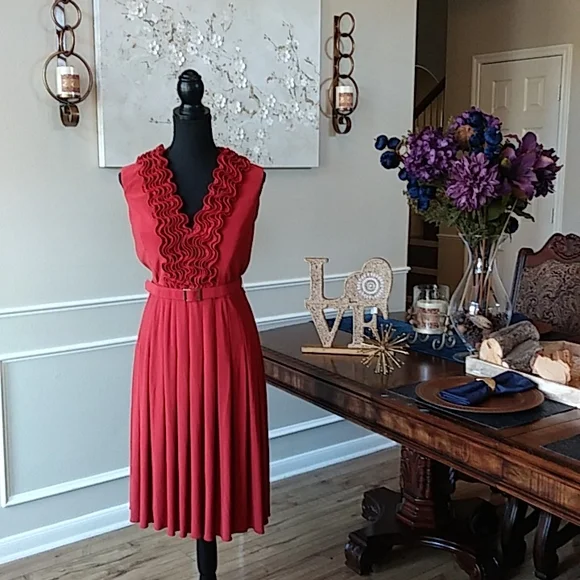 Adrianna Papell Ruffle Neckline belted Pleated Dress. Size 8 EUC - Picture 11 of 17